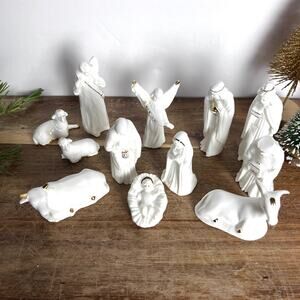 Vintage White Bone China Nativity Set Gold Trim Accents Taiwan Christmas Jesus